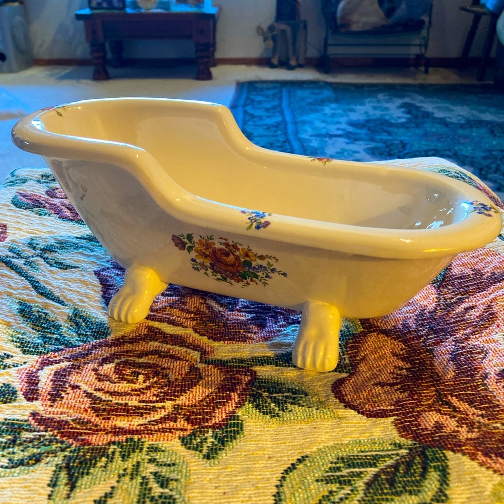 Bath Tub 🛀 rub a dub dub 🧼 😴 3.25” T x 10”L